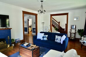 Smart TV, fireplace, offices