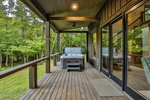 Terrace/patio - FightingTown Escape | Blue Ridge, GA (McCaysville)