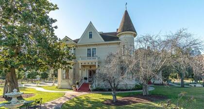 Beautiful King Suite Courtyard View Near Monterey