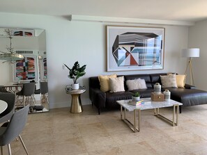 Una Smart TV, una pantalla de ordenador