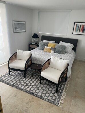 2 Schlafzimmer, Schreibtisch, Bügeleisen/Bügelbrett, Reisekinderbett
