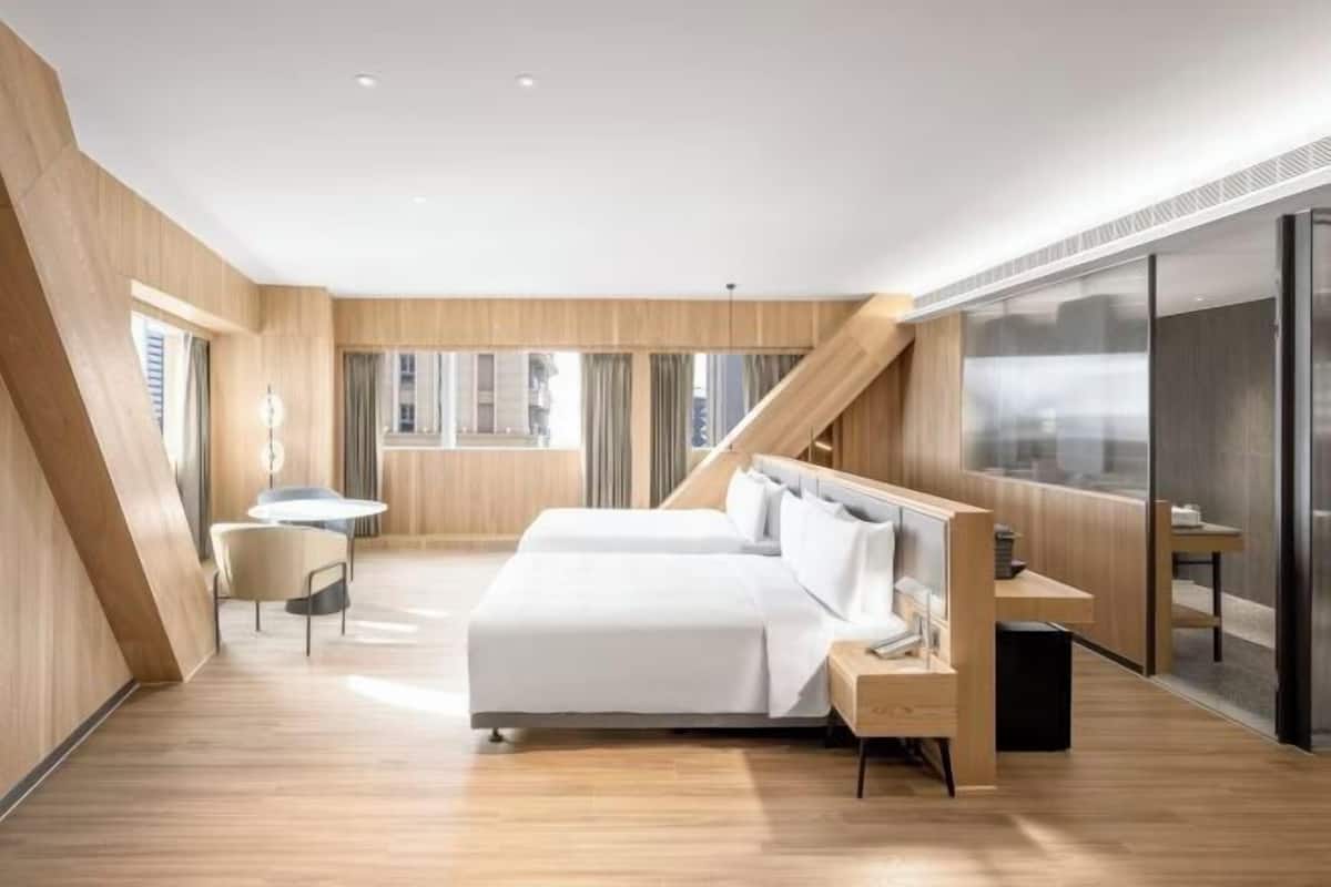 Minibar, in-room safe, laptop workspace, blackout curtains