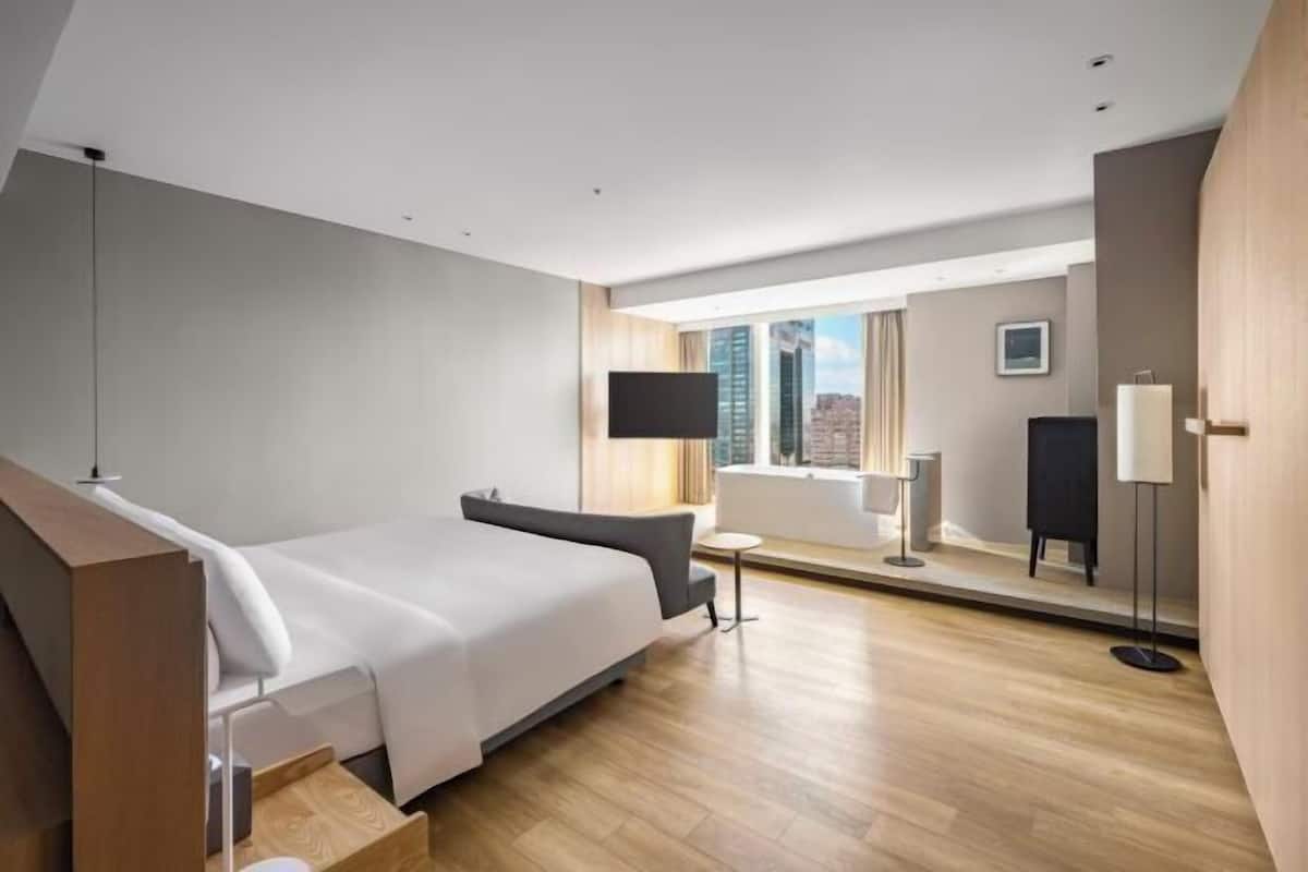 Minibar, in-room safe, laptop workspace, blackout curtains