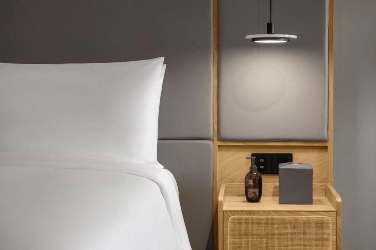 Minibar, in-room safe, laptop workspace, blackout drapes