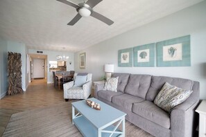 Smart TV - Dolphins, Pickleball, Sand Oh My-Waterfront Vacation Beach Condo w/ Resort Perks (Indian Shores)