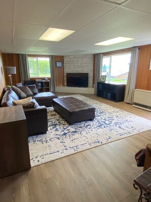 Smart TV, fireplace, DVD player, books