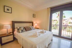 2 bedrooms, WiFi, bed sheets - Charming 2 bedroom vacation home next to the beach,  Marbella (Marbella)