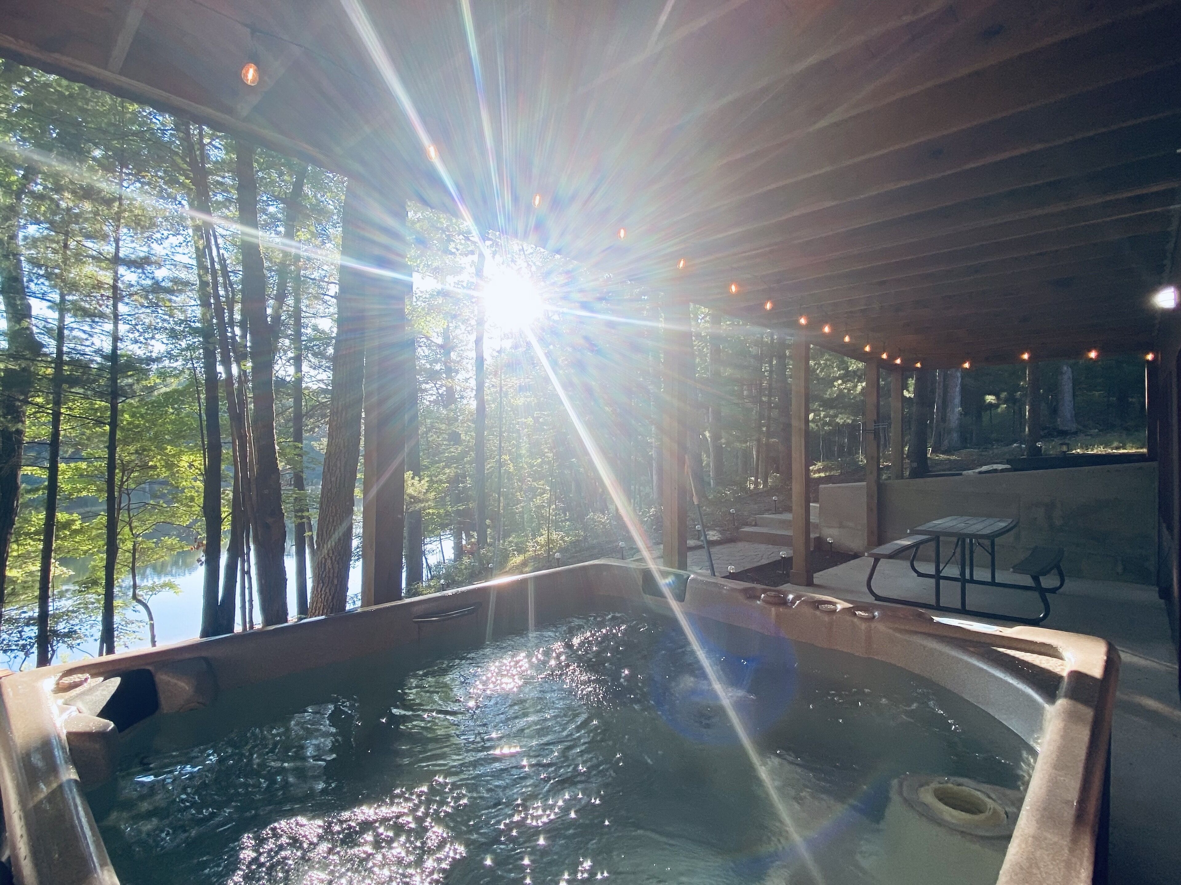 Tina de hidromasaje al aire libre