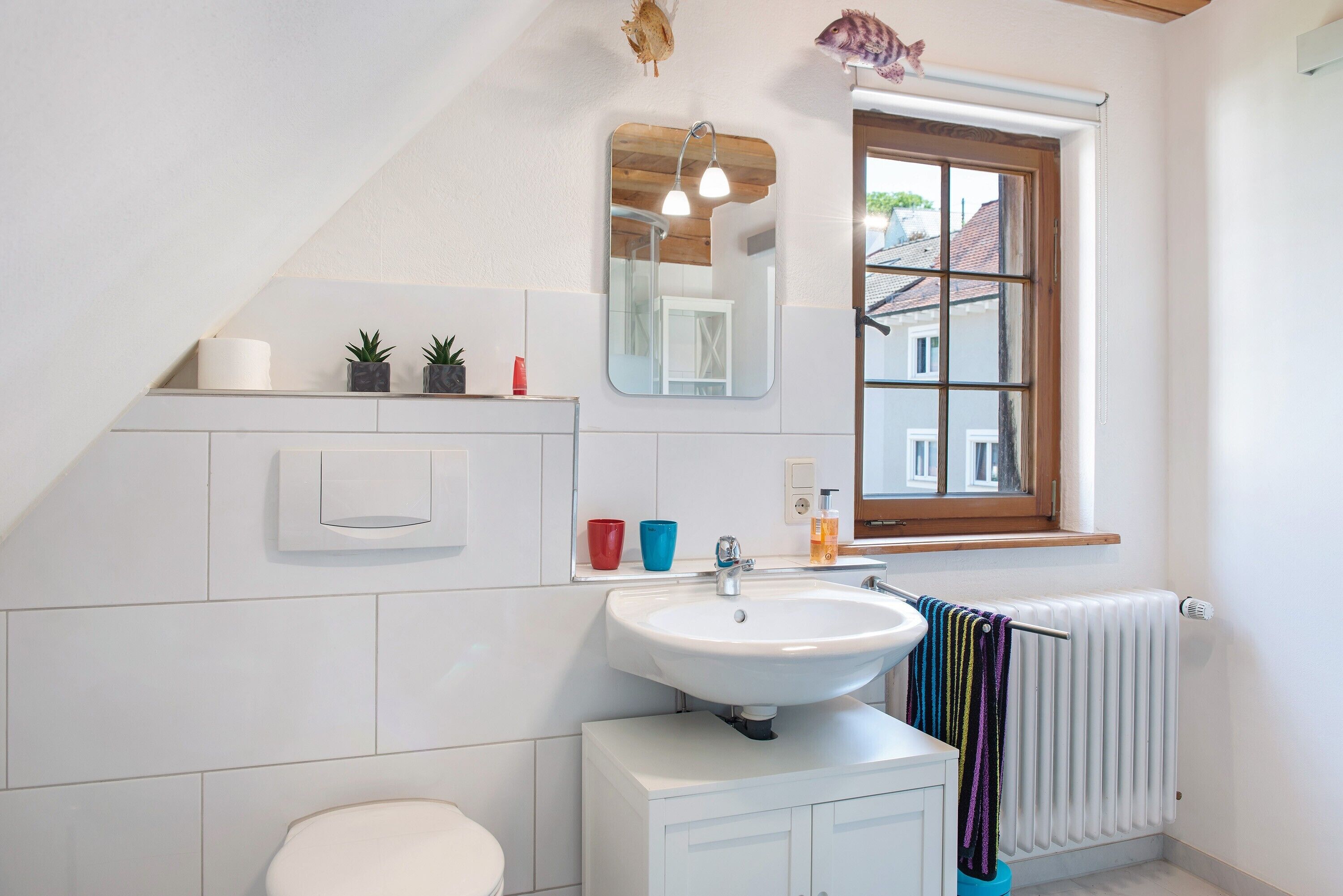 Dusche, kostenlose Toilettenartikel, Haartrockner, Handtücher