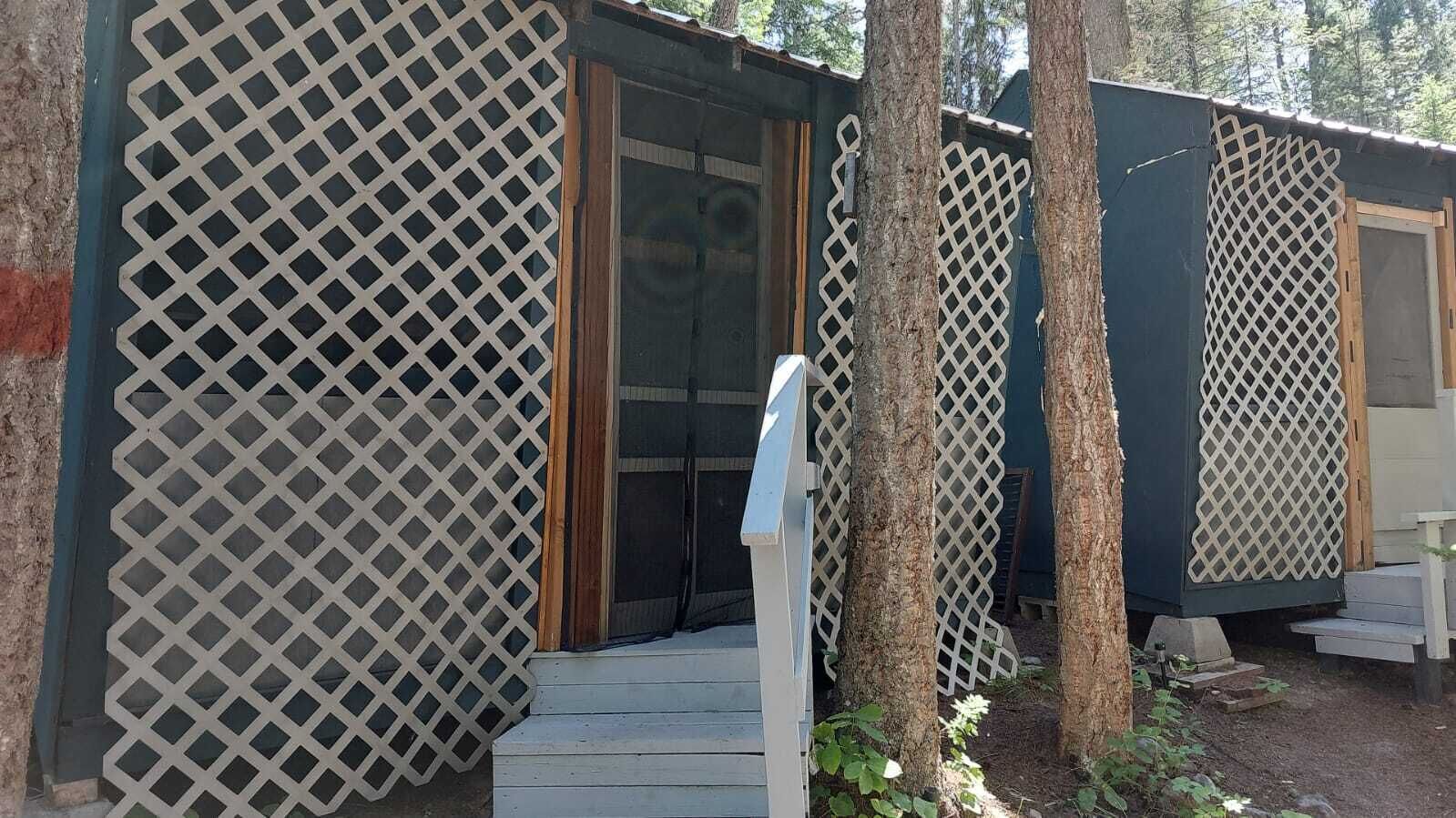 Hideaway Hut 3/ 2 Bunkbeds