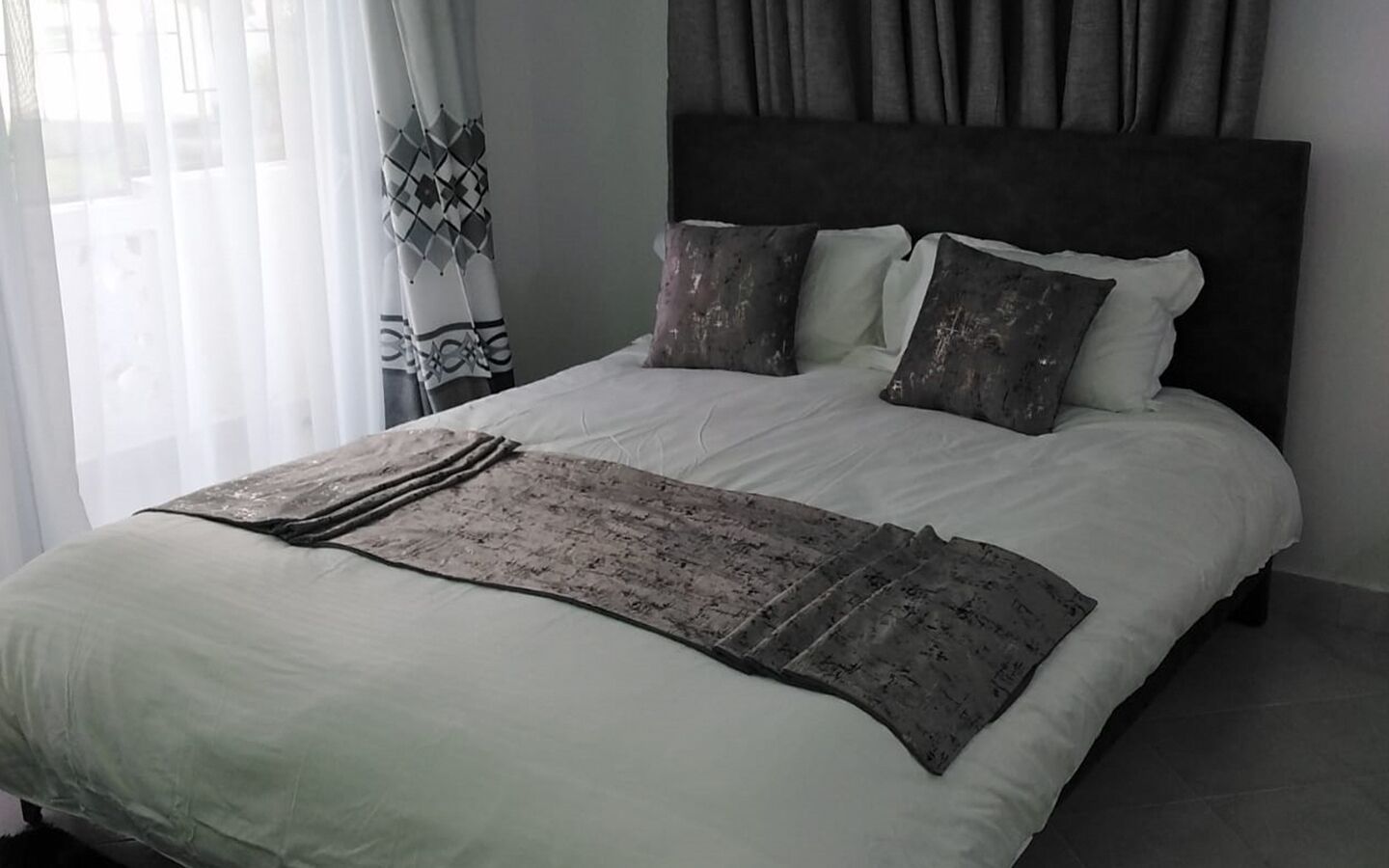 2 室のベッドルーム、WiFi