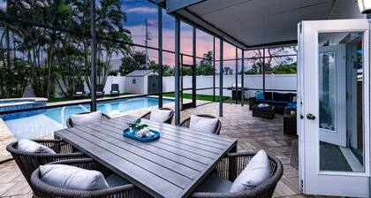 Spacious 2-Story Villa with Pool & Putting Green