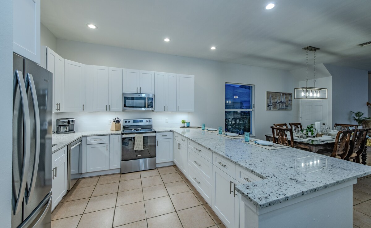 Photo 6 of Spacious 2-Story Villa with Pool & Putting Green