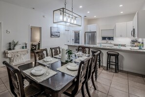 Dining - Spacious 2-Story Villa with Pool & Putting Green (Naples)