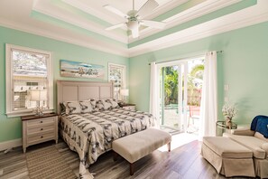 3 Schlafzimmer, Schreibtisch, Bügeleisen/Bügelbrett, Reisekinderbett