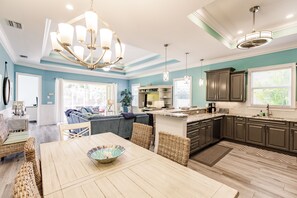 Interior - Great Location, Pool, Enclosed Lanai Dining Area, Bright and Fun! (Naples)