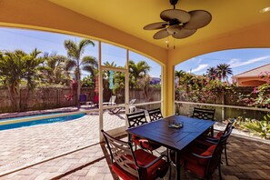Outdoor dining - Bright Naples Home w/ Heated Pool & Lanai (Naples)