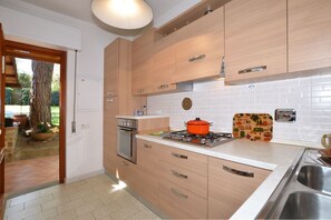 Réfrigérateur, four, plaque de cuisson, lave-vaisselle