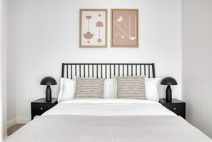 1 habitación, tabla de planchar con plancha, wifi y ropa de cama