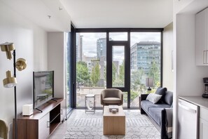 TV, stereo - Upscale First Hill 1BR w/ Gym & Coworking, by Blueground (Seattle)