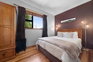 5 室のベッドルーム、デスク、アイロン / アイロン台、WiFi (無料)