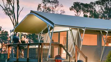 DELUXE 'GLAMPING' SAFARI TENT | Free WiFi