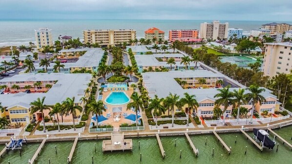 Exterior - Barefoot Beach - Poolside King 1 Bedroom with extra Queen Murphy Bed/Flex Area (Indian Shores)