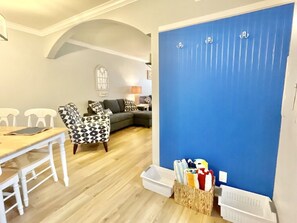 Interior - Barefoot Beach - Poolside King 1 Bedroom with extra Queen Murphy Bed/Flex Area (Indian Shores)