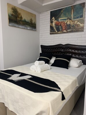 Egyptian cotton sheets, premium bedding, memory-foam beds, in-room safe - antik sofia hotel (Istanbul)