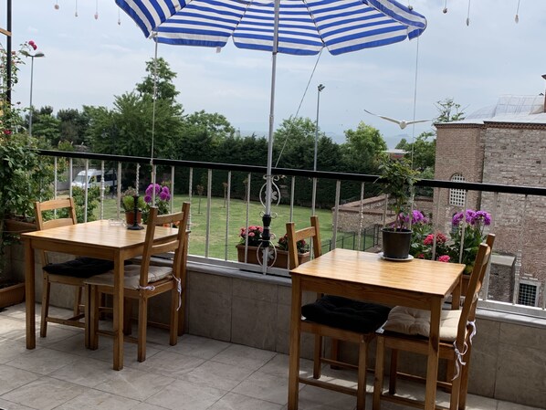 Terrace/patio - antik sofia hotel (Istanbul)