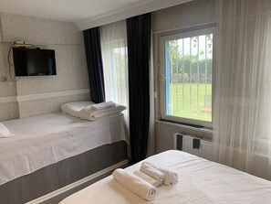 Family Triple Room | Egyptian cotton sheets, premium bedding, memory foam beds, in-room safe - antik sofia hotel (Istanbul)