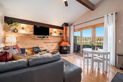 Lakefront 3 Bedroom Townhome - Fall colors and Quaint Towns - Sleeps 8