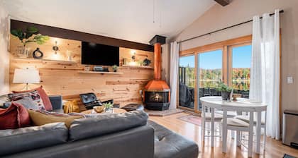 Lakefront 3 Bedroom Townhome - Fall colors and Quaint Towns - Sleeps 8