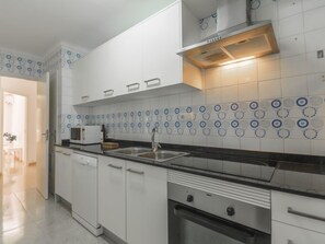 Refrigerador, microondas, horno y lavavajillas 