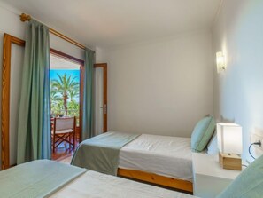 2 makuuhuonetta, työpöytä, silitysrauta/-lauta, Wi-Fi