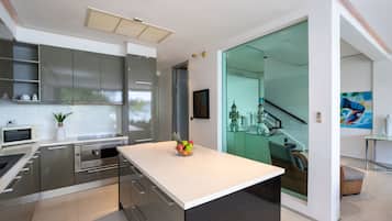 Vila Elite | Dapur pribadi | Lemari es, microwave, oven, dan kompor