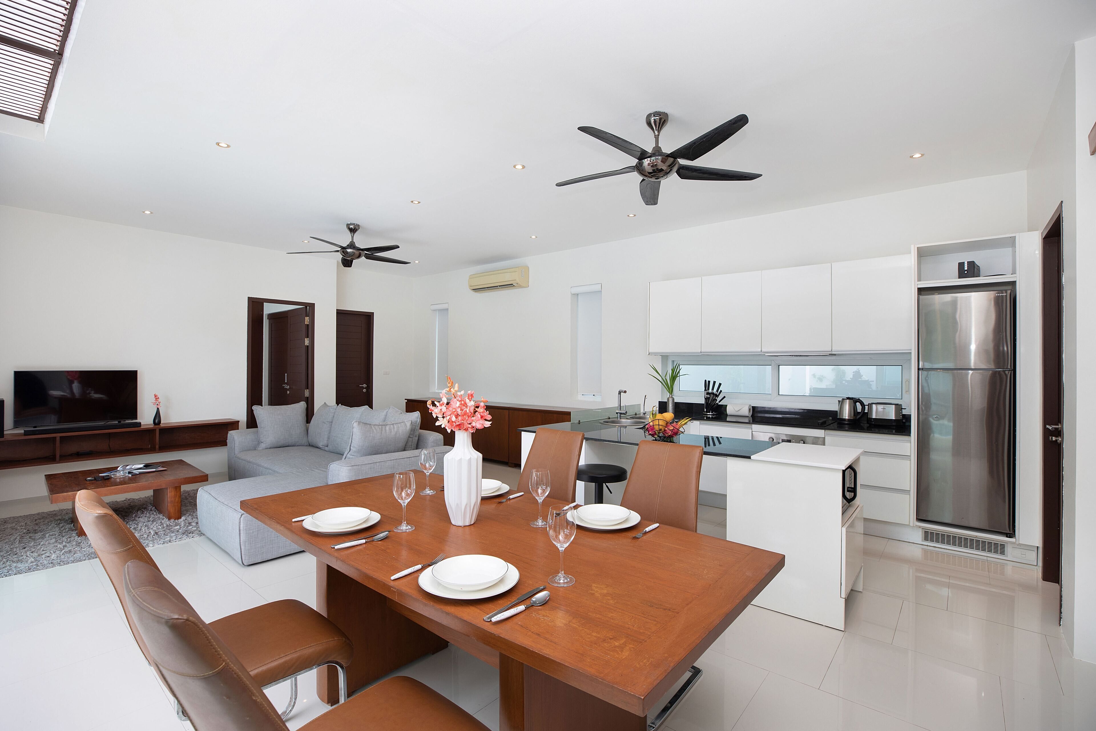 Villa – deluxe | Spiseområde på rommet