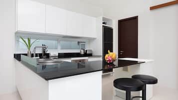 Deluxe Villa | Private kitchen | Fridge, microwave, stovetop, rice cooker