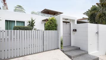 Pintu masuk properti