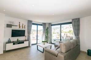 TV - Modern apartment in Competa with Mountain View, Shared Pool & Wi-Fi (competa)