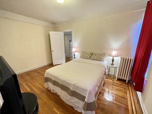 1 chambre, fer et planche à repasser, accès au Wi-Fi (inclus)