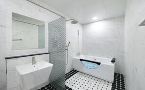 Room (Chandelier (65-inch TV whirlpool bath) | 1 bedroom, free WiFi, bed sheets - Wonju WJ Hotel Full House (Wonju)