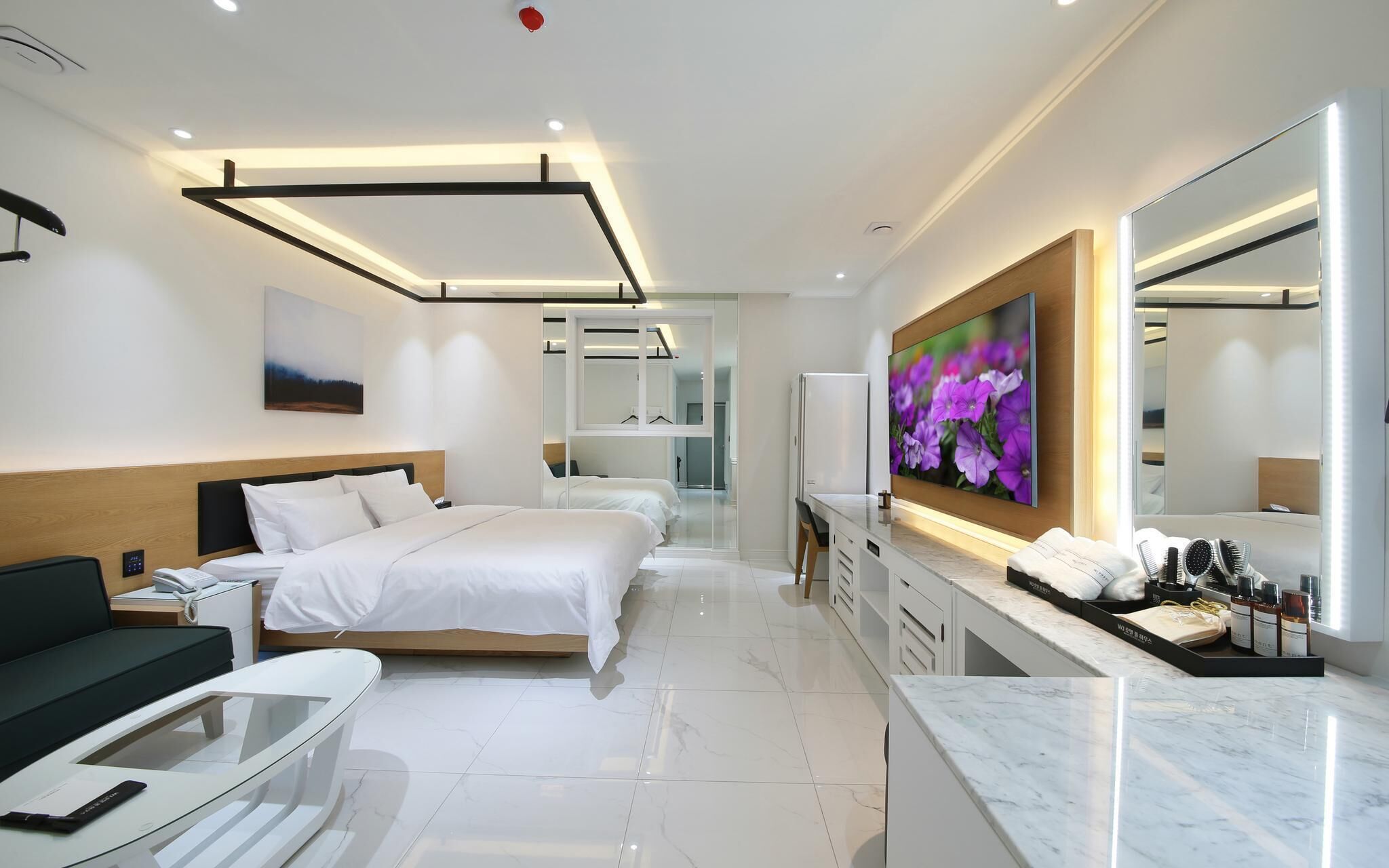 Room (Boutique (65-inch TV whirlpool bathtu) | 1 bedroom, free WiFi, bed sheets