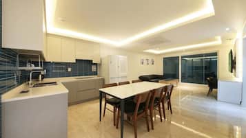 ๋ฃธ (Condo type VIP (think stand three ind) | 1 ๊ฐ์ ์นจ์ค, ๋ฌด๋ฃ WiFi, ์นจ๋ ์ํธ