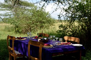 Outdoor dining - Ikoma Bush Camp (Serengeti)