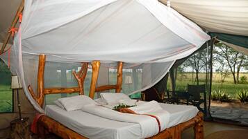 Deluxe Tent | Iron/ironing board, free WiFi, bed sheets