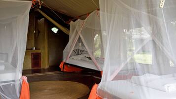 Deluxe Tent | Iron/ironing board, free WiFi, bed sheets