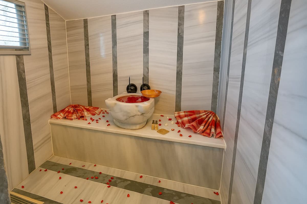 Lüks banyo/kozmetik ürünleri, saç kurutma makinesi, terlik, havlu