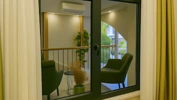 Economy Double Room, 1 King Bed | Premium bedding, minibar, in-room safe, desk