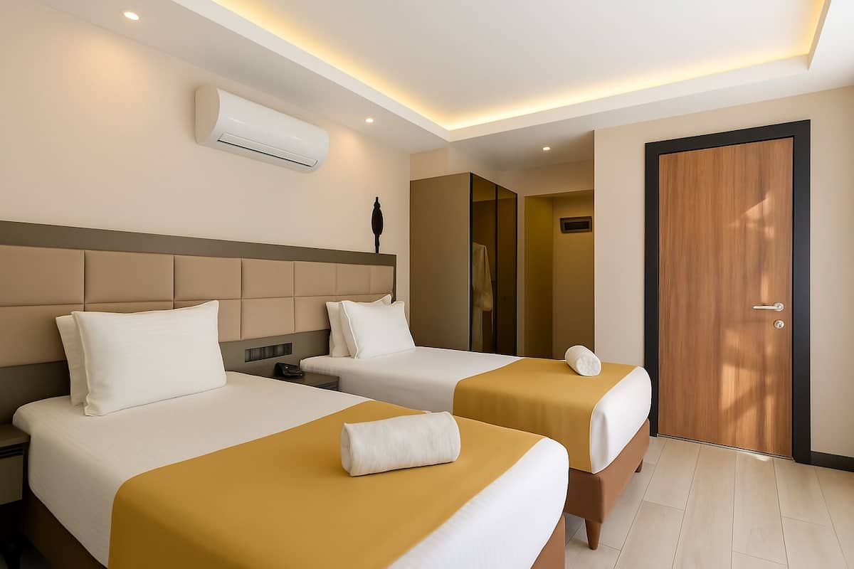 Comfort İki Ayrı Yataklı Oda, Birden Çok Yatak | Kaliteli yatak takımı, minibar, odada kasa, masa